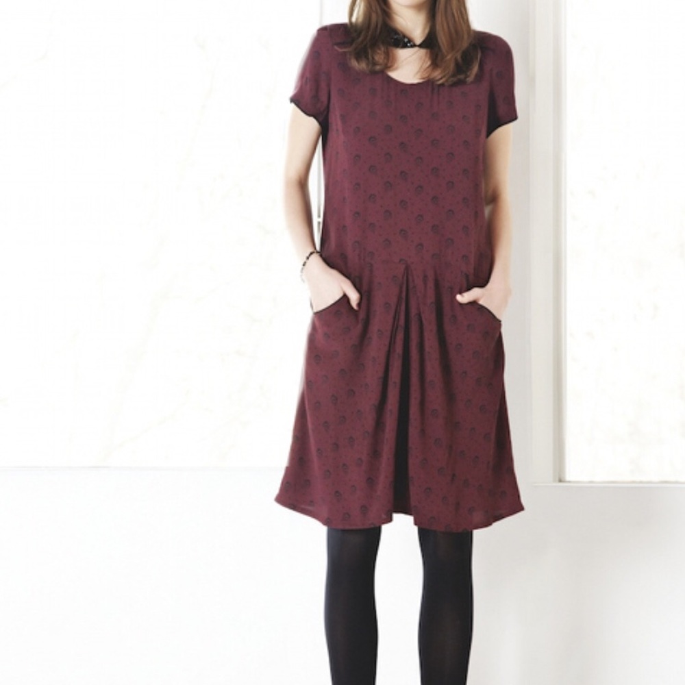 Comptoir des Cotonniers dress in bordeaux.